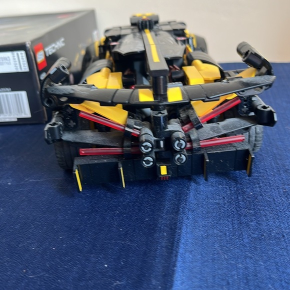 Used. LEGO 9+ Technic Bugatti Bolide - Picture 8 of 9